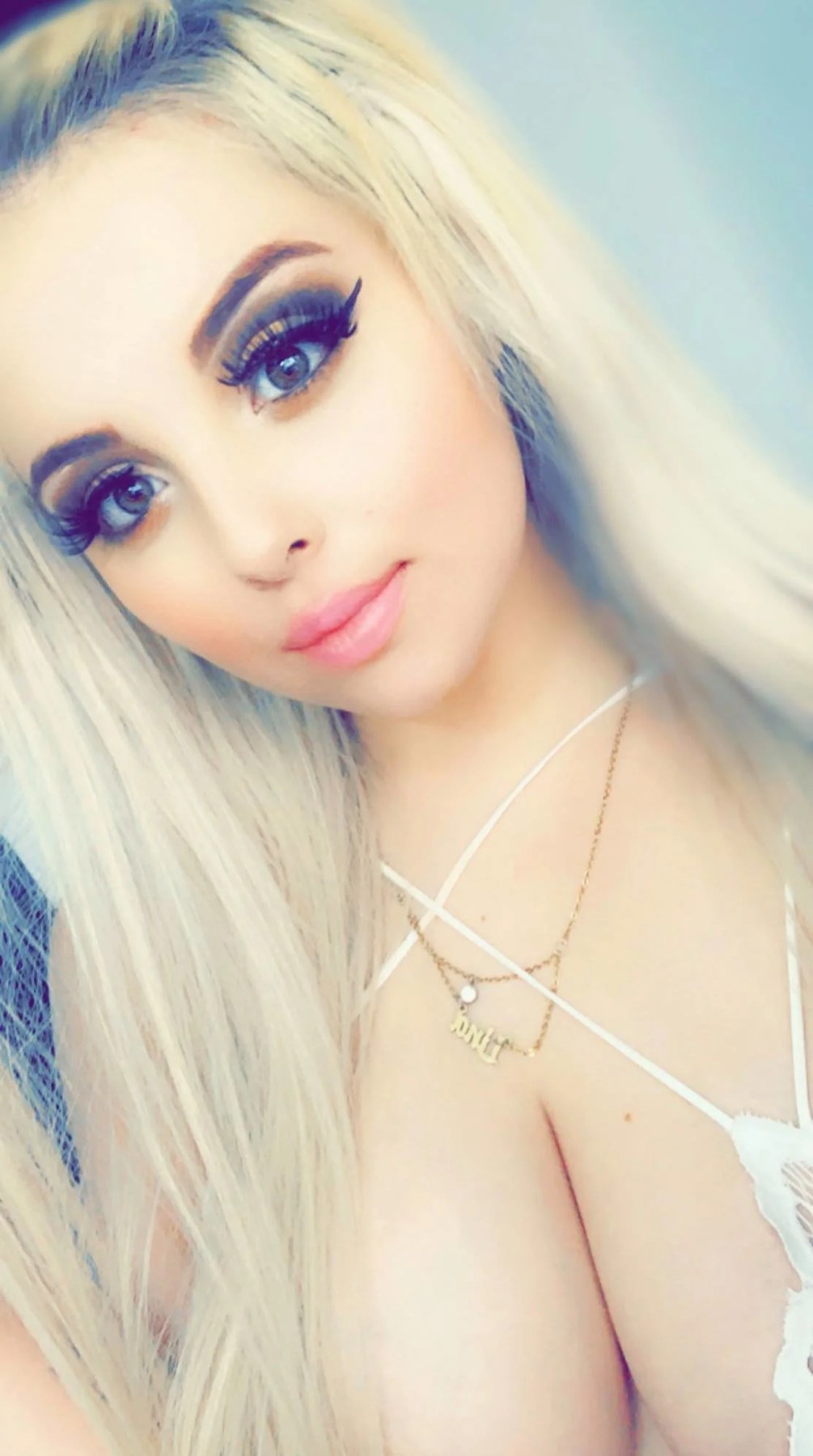 alirawrz, photograph published on her own streaming profile