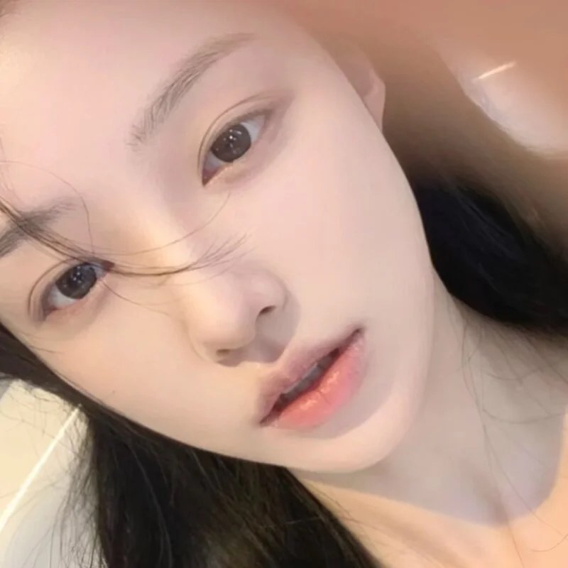 bdbdzs, profile portrait published on her own streaming profile