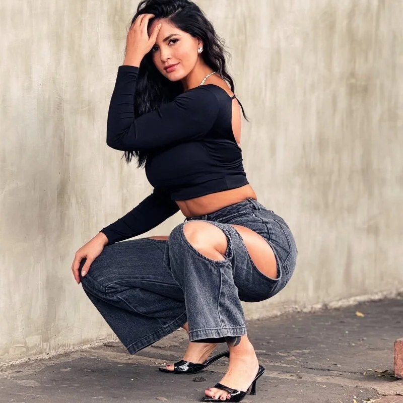 carolina-novoa, profile portrait published on her own streaming profile