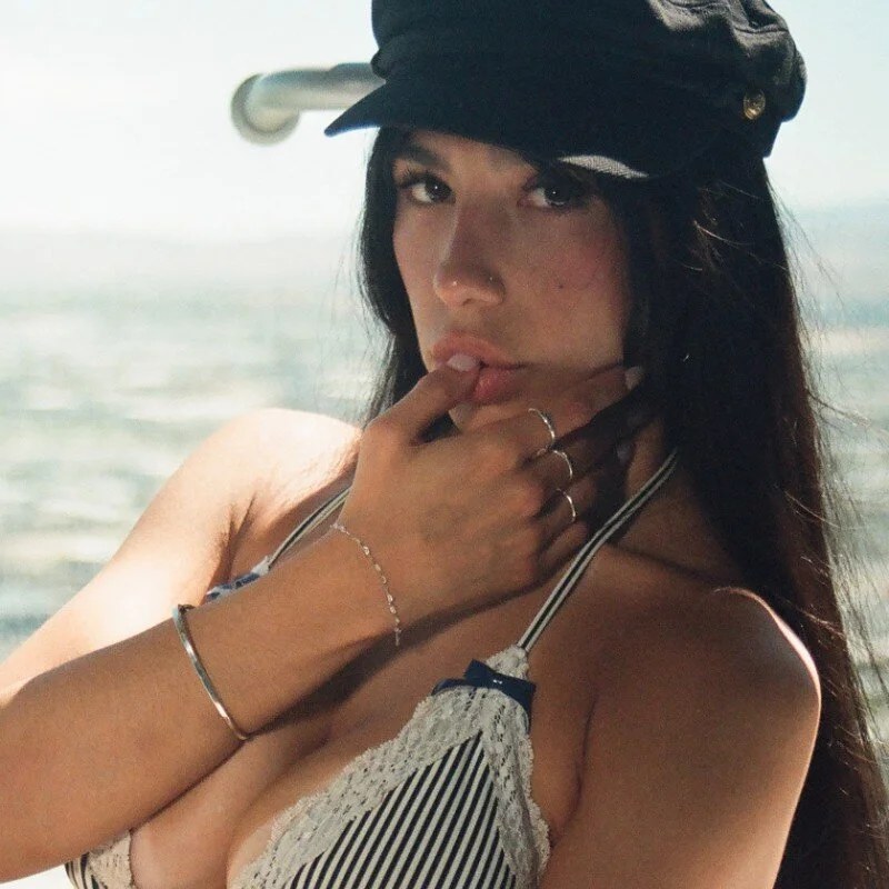 lovelillyy, profile portrait published on her own streaming profile