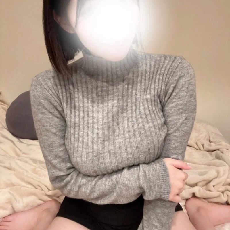 r-bonbon, profile portrait published on her own streaming profile