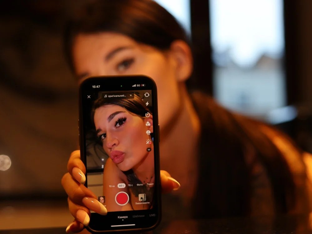 tattoogirlalia, preview image from her own streaming profile